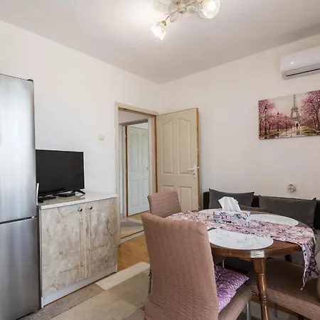 Bdin - Center Of Apartment Warna